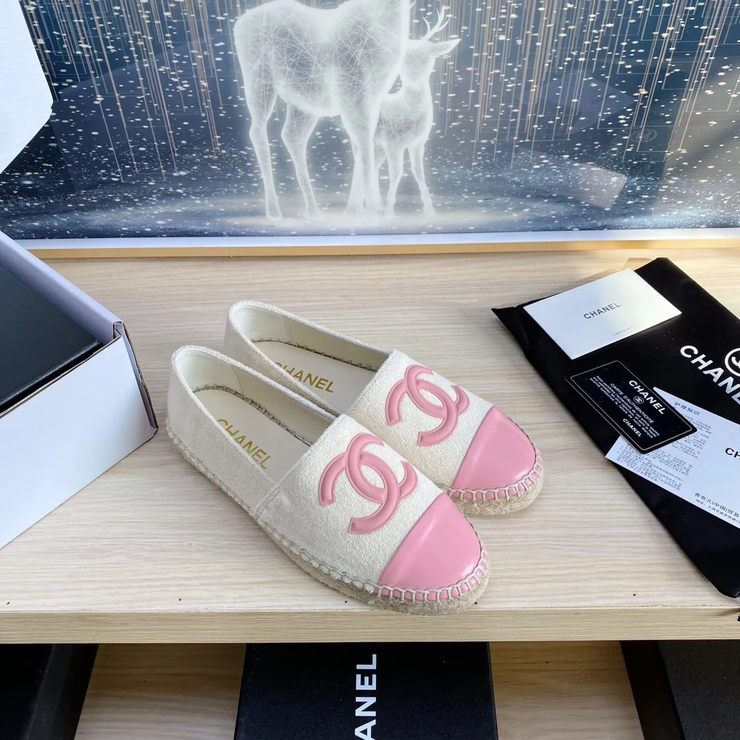 👟👟Ex-factory price 440👟👟 24s new color Chanel ✈️2023s spring and summer new fisherman shoes 😍😍Taikoo Hui purchased three pairs of original development 🐂🐂with purchasing white double-layer outer packaging 🤩Original one-to-one shipment ❗️❗️Code number: 34-42 (34 41 42 customized)